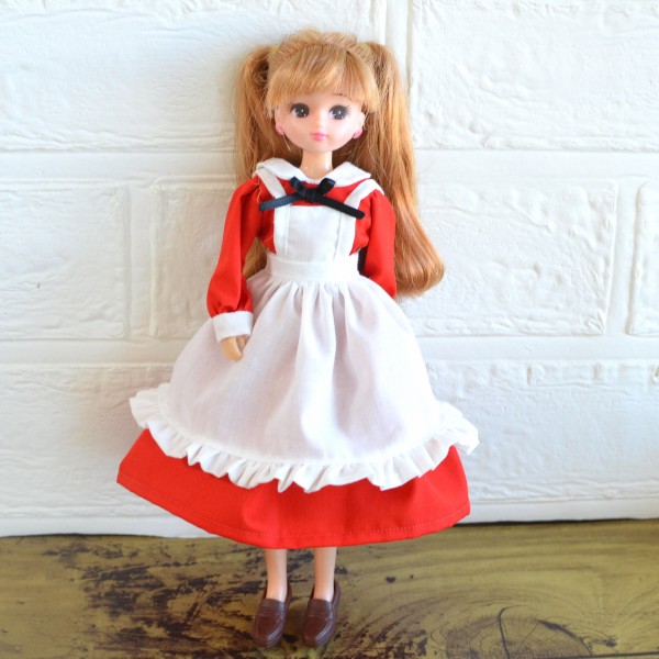 赤のワンピースとレトロなエプロンのセット！ : リカちゃん服