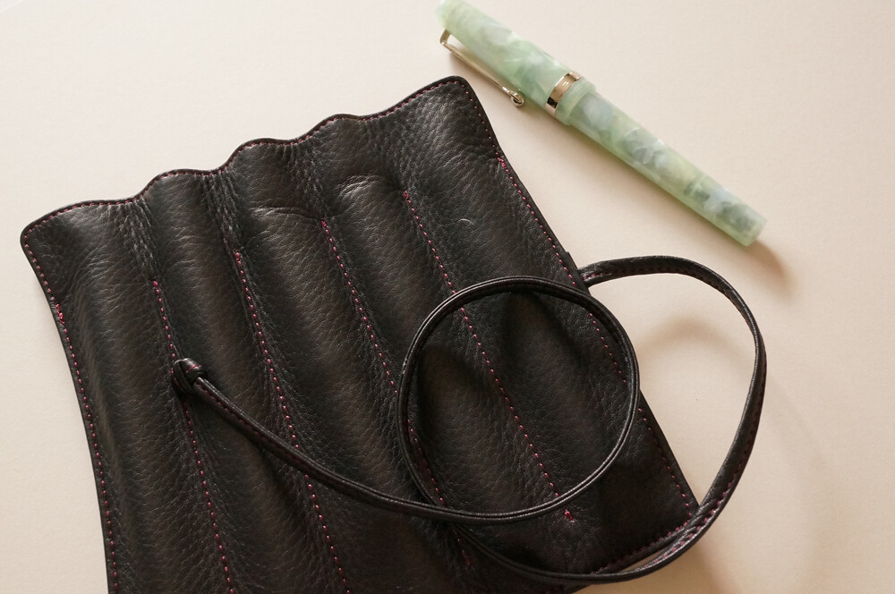 NAGASAWA PenStyle キップ ロールペンケース5本差しを使っています