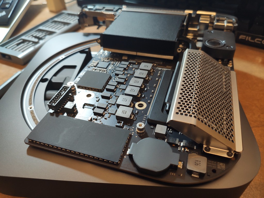 Mac mini (2018) を分解してメモリ増設 - RemoteRoom