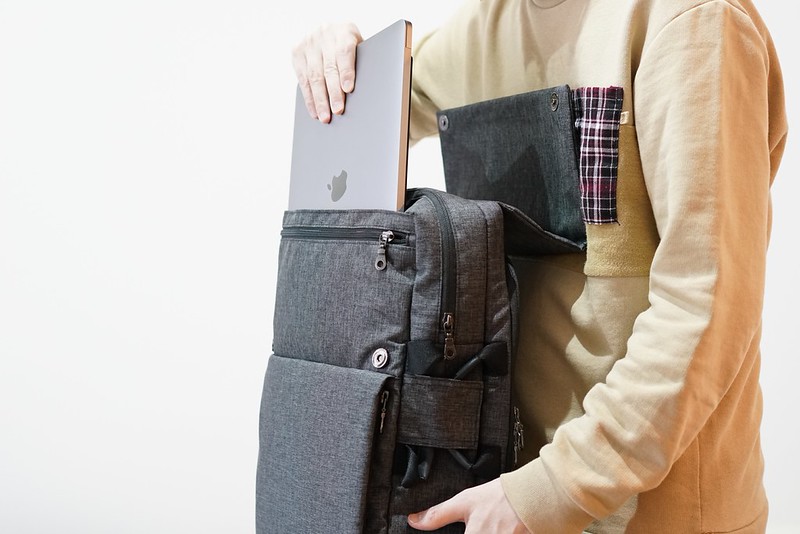 出張やお出かけ時に！2wayリュック「かわるビジネスリュック mini」を1
