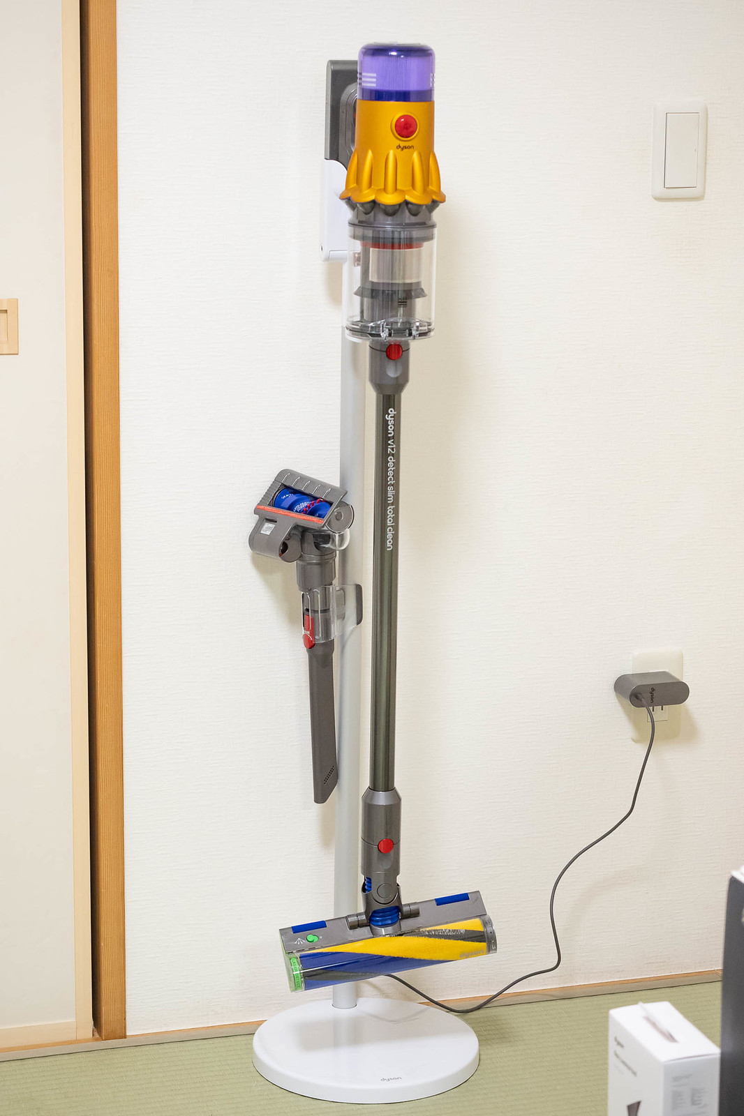 Dyson V12 detect Slimを購入！付属の純正スタンドについて紹介するぞ