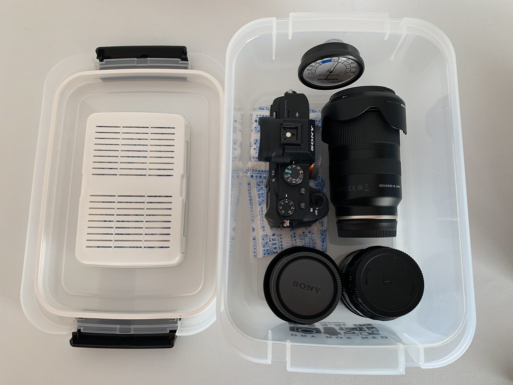 ドライボックス、防カビ剤、乾燥剤、湿度計を買って失敗した話 | KuroBox