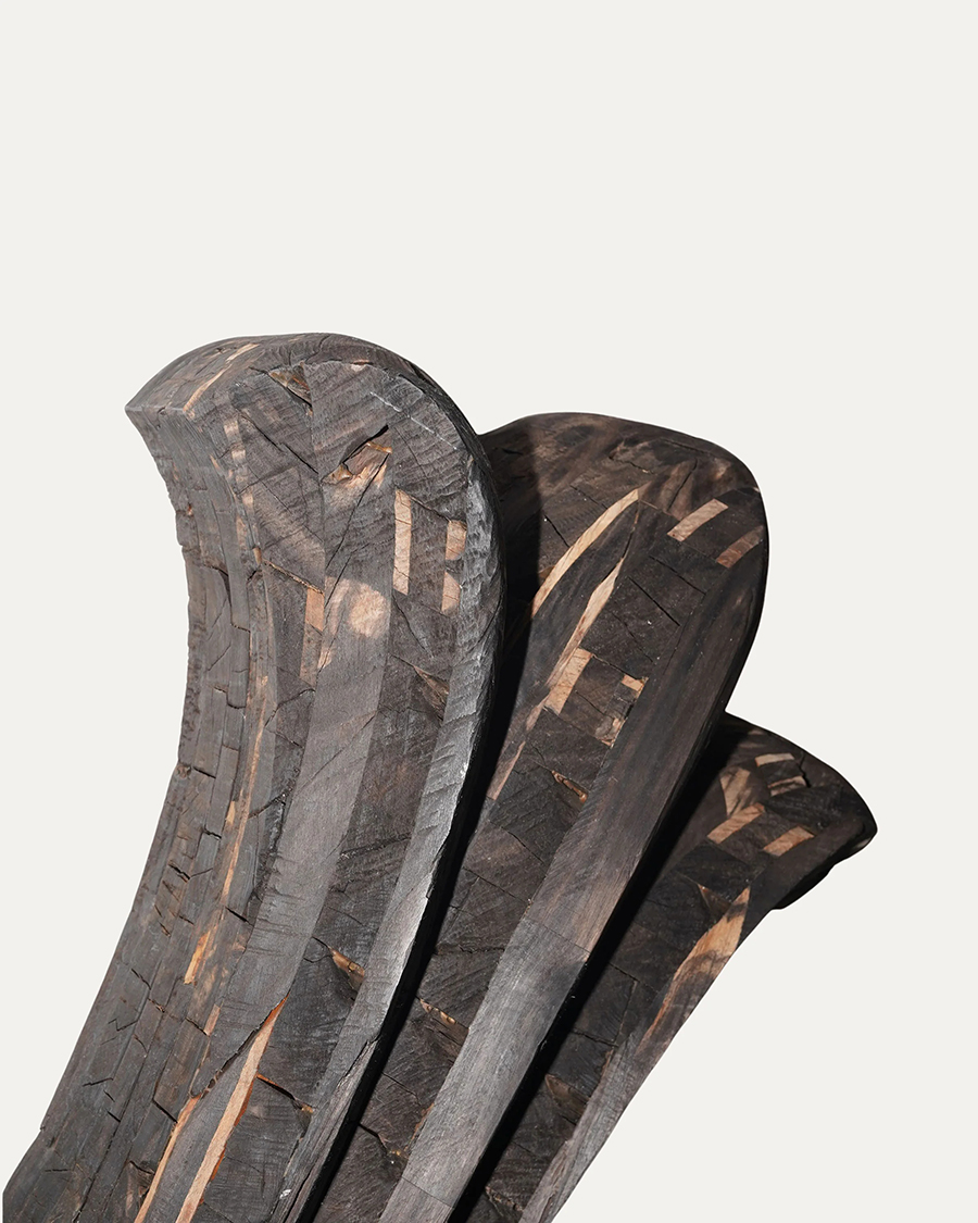 高さ180cm以上の CHROME HEARTS エボニー製クロスが販売中 – 時代を