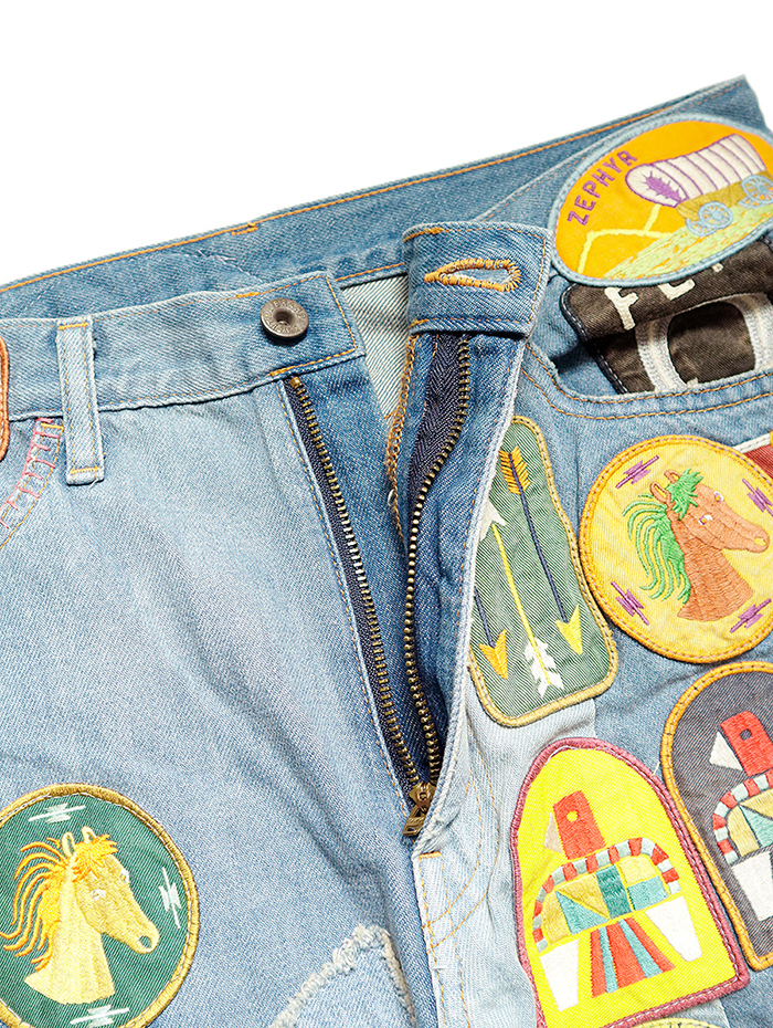 狂気をはらむ KAPITAL のフルリメイクフレアパンツで自己を解き放つ