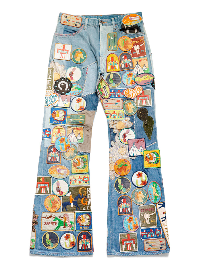 狂気をはらむ KAPITAL のフルリメイクフレアパンツで自己を解き放つ