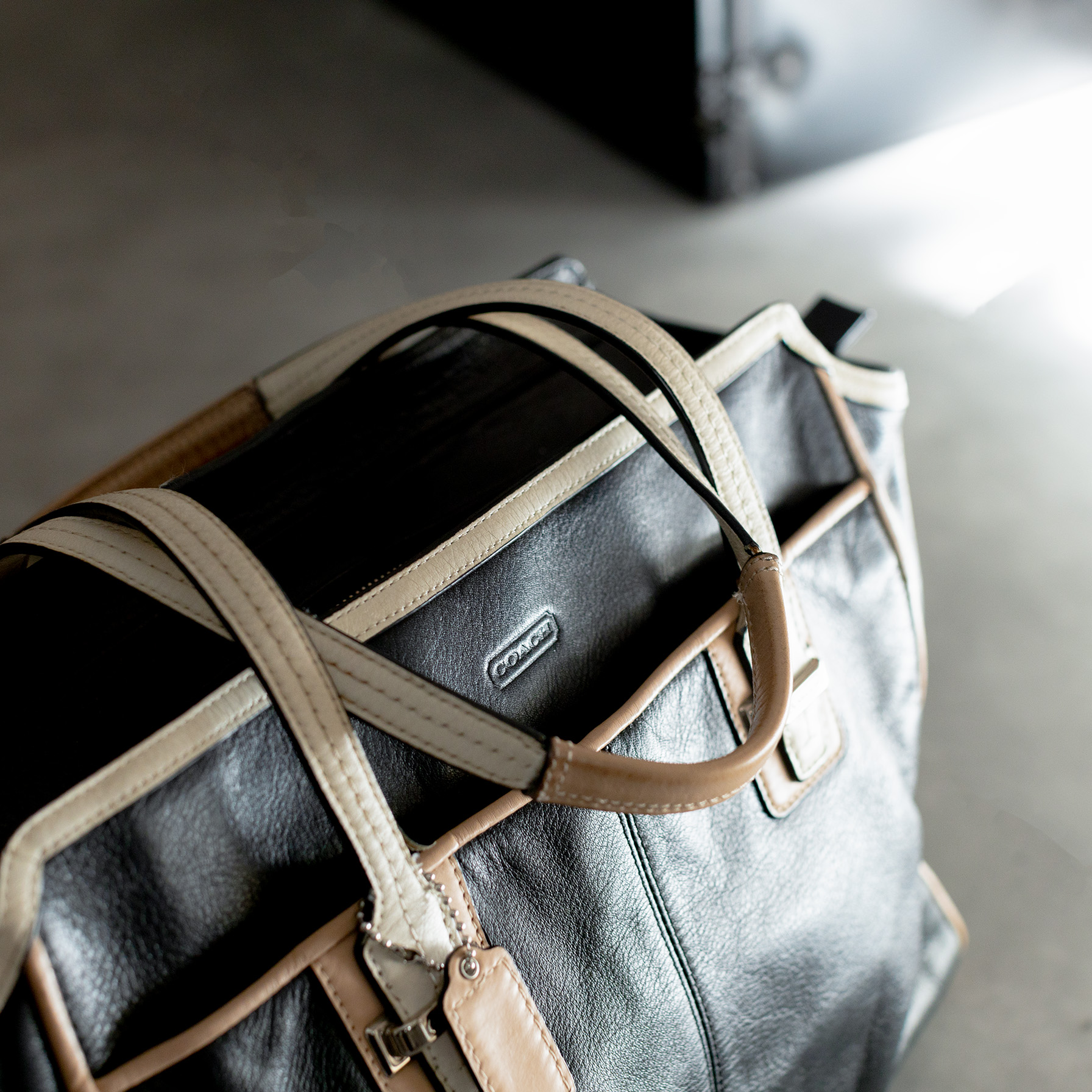 コーチのバッグをミニショルダーバッグにリメイク - Livelty TOKYO