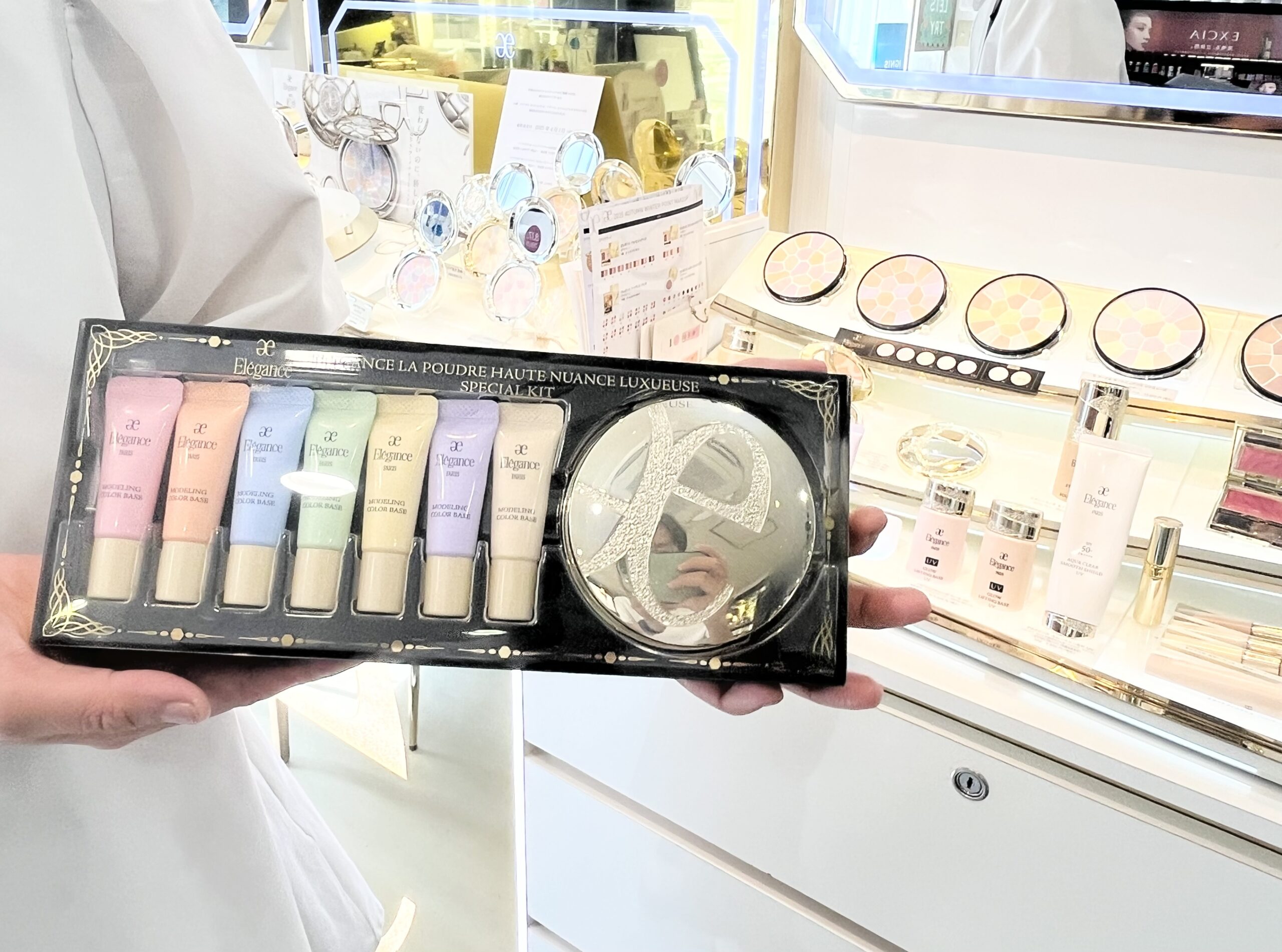 EleganceラプードルオートニュアンスリクスィーズVフェイスパウダー