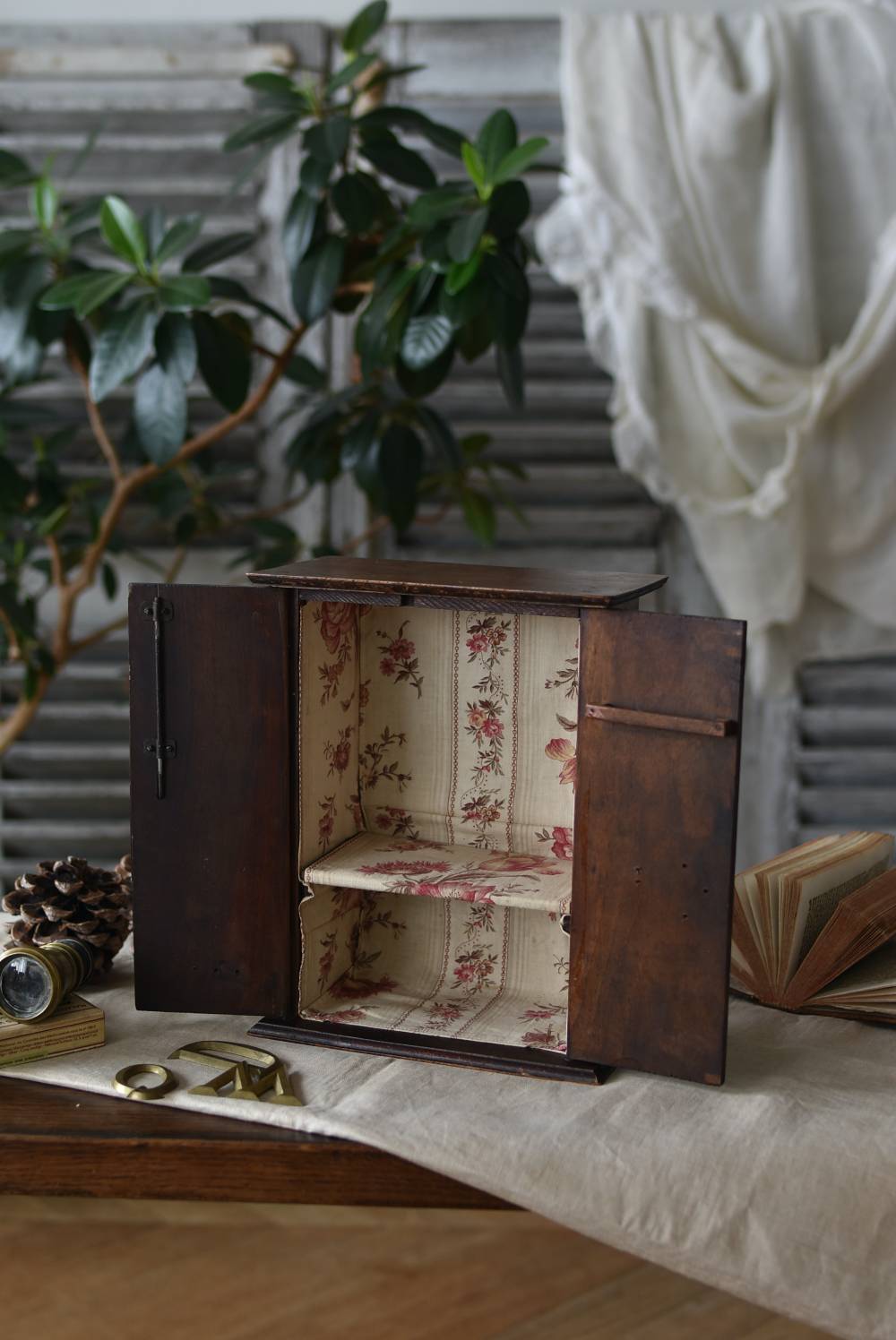 ドールキャビネット フランスアンティーク家具 ドール用家具 ディスプレイ