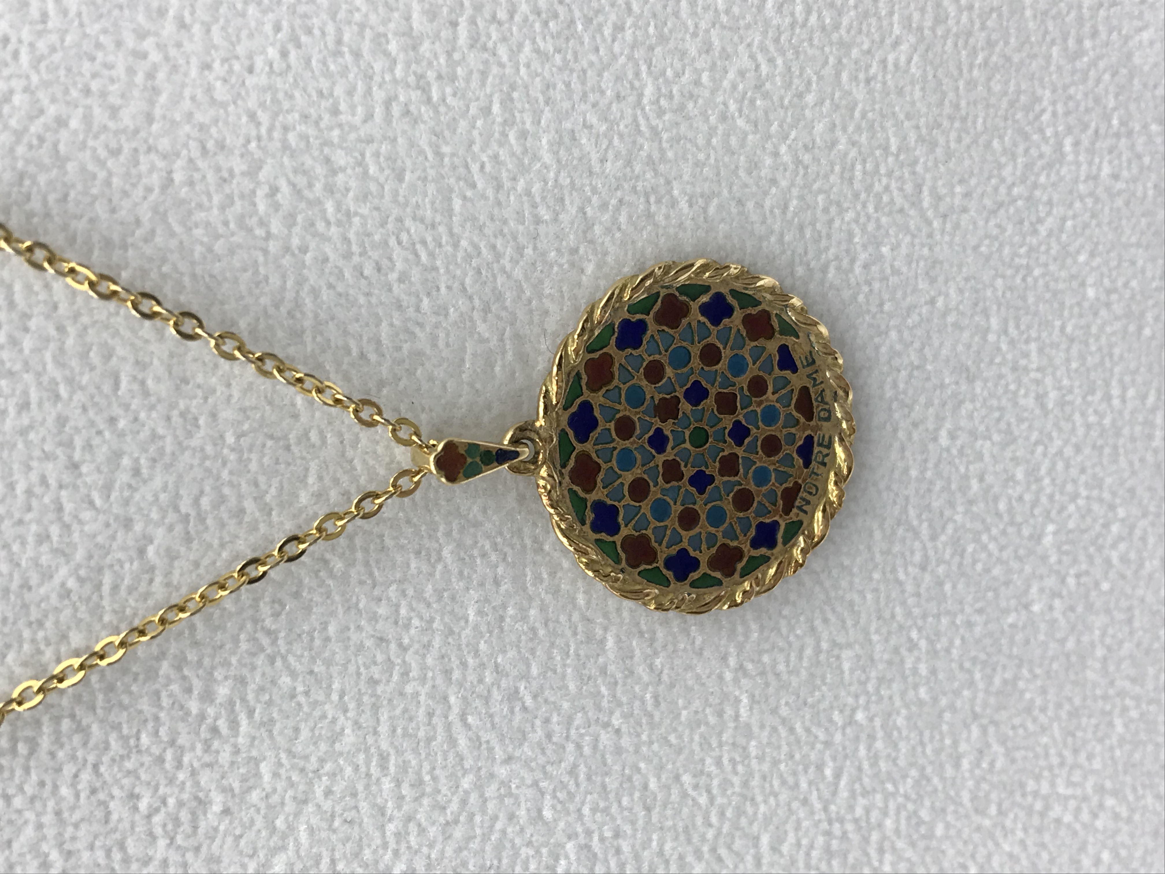 フランスお土産 ノートルダム寺院 ステンドグラスネックレストップ お