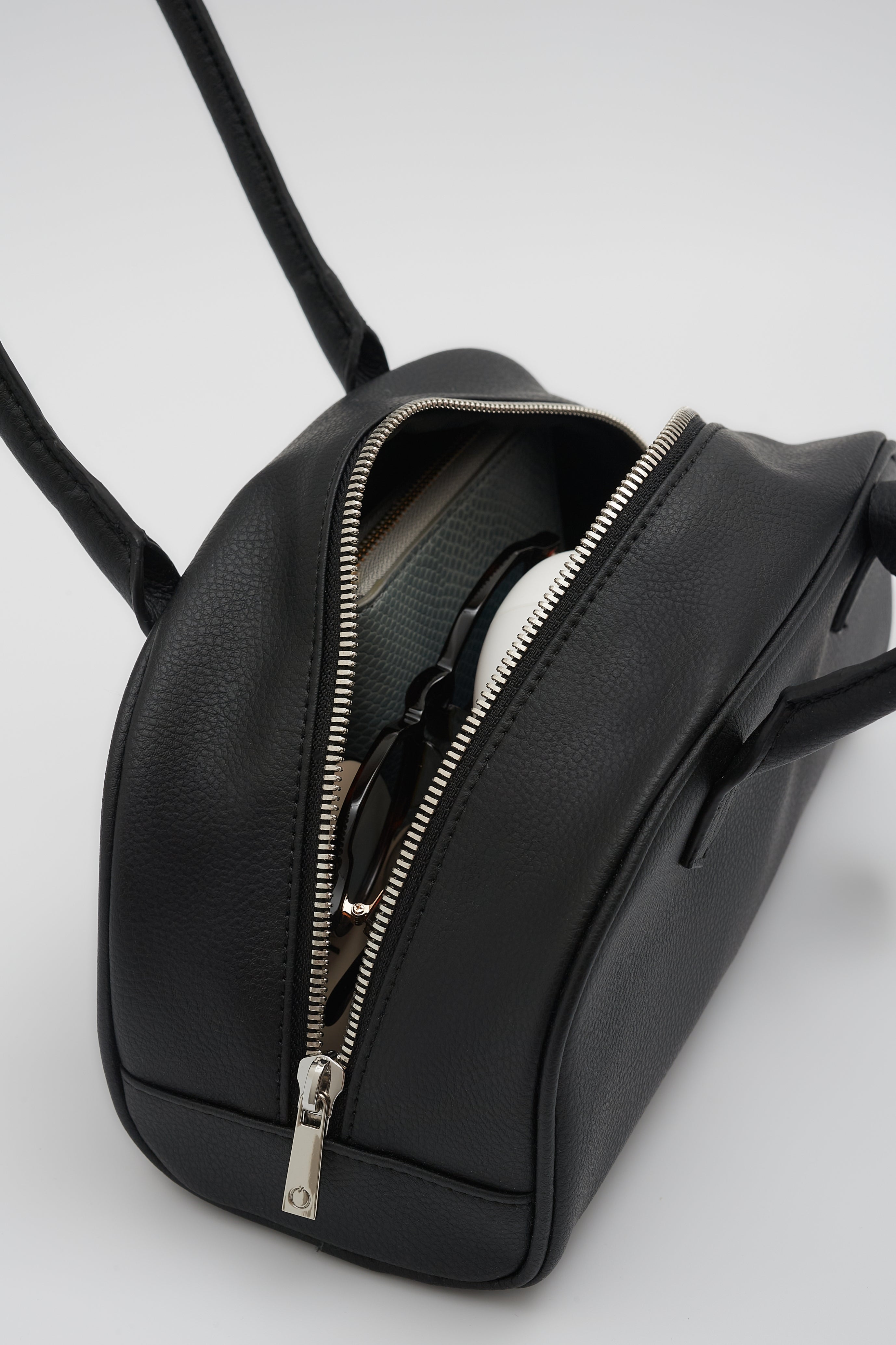 国産アップルレザー製「Apple Half-moon Boston Bag」| LOVST TOKYO