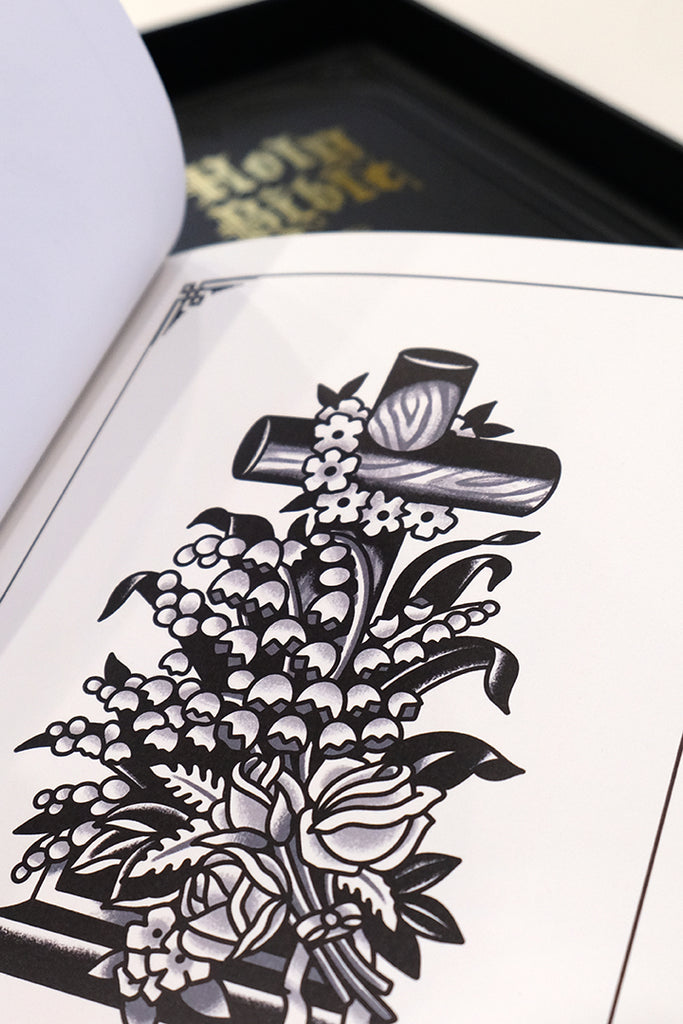 Holy Bible: Deluxe Package – LLL Books