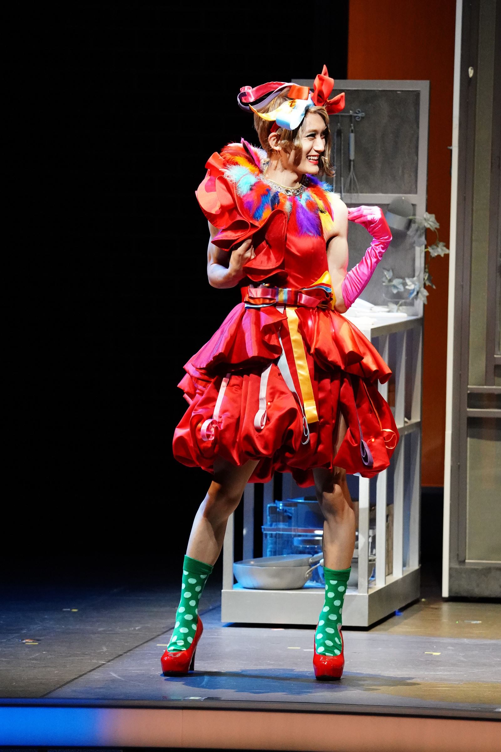 高橋颯が豊かな感情表現でドラァグクイーン夢見る高校生に