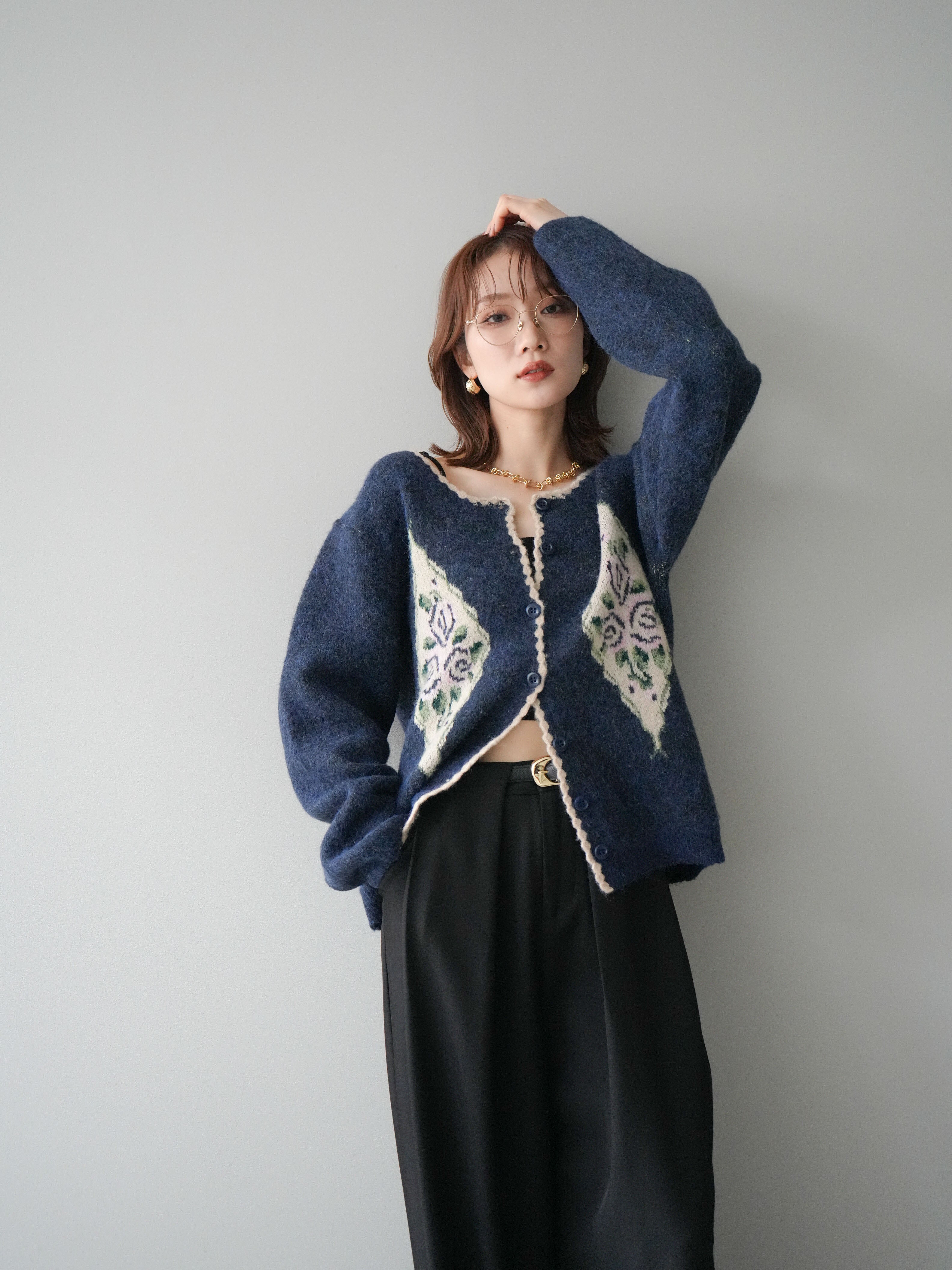 予約]アンティークフラワージャガードニットカーディガン/navy – Lumier
