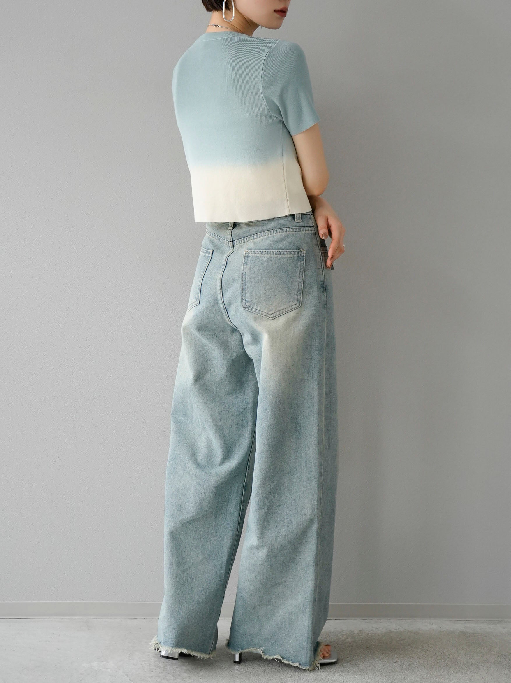 予約]ベルトアシンメトリーダメージデニム/ ライトブルー – Lumier