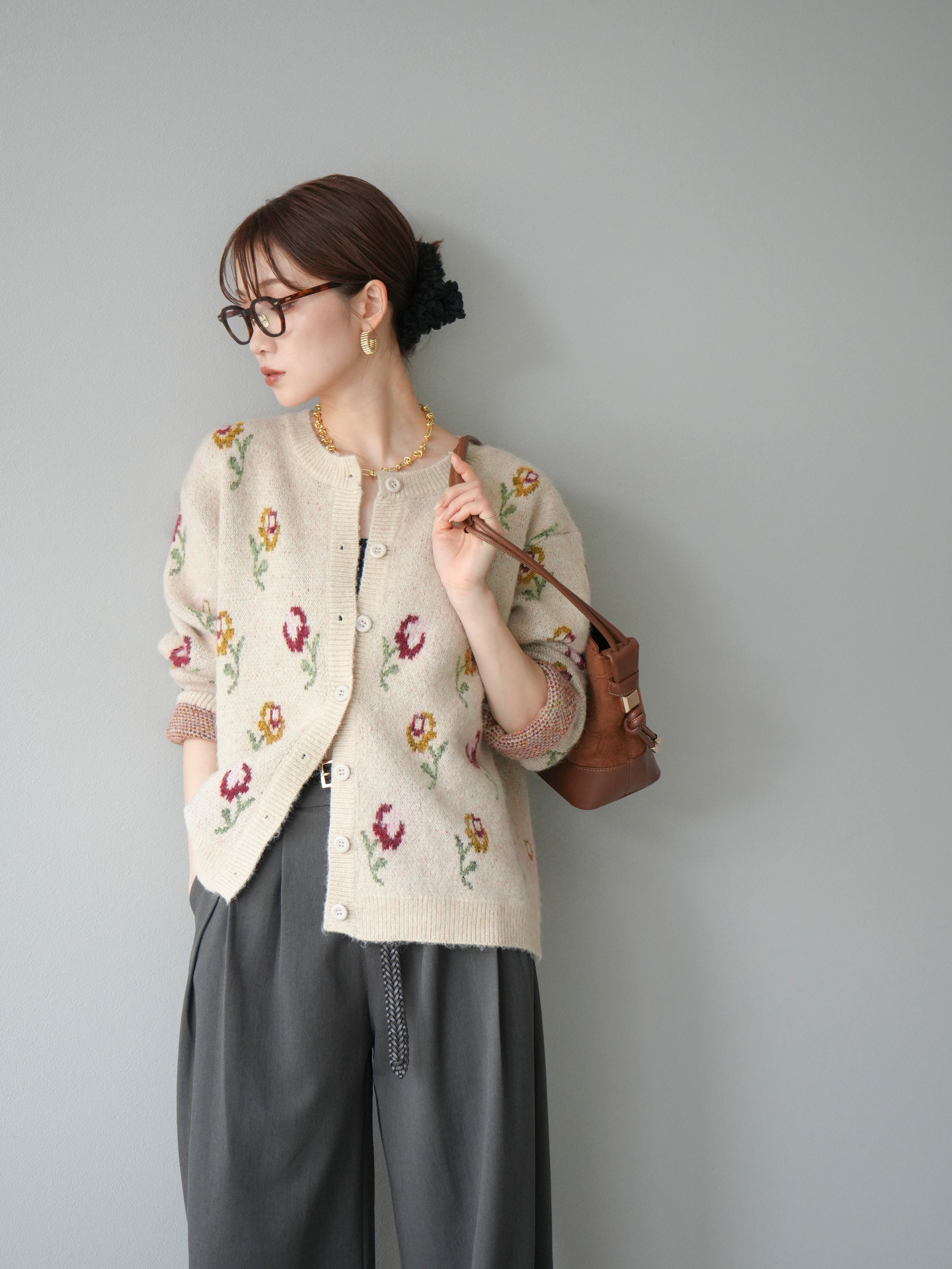 予約]ウールタッチフラワーニットカーディガン/アイボリー – Lumier