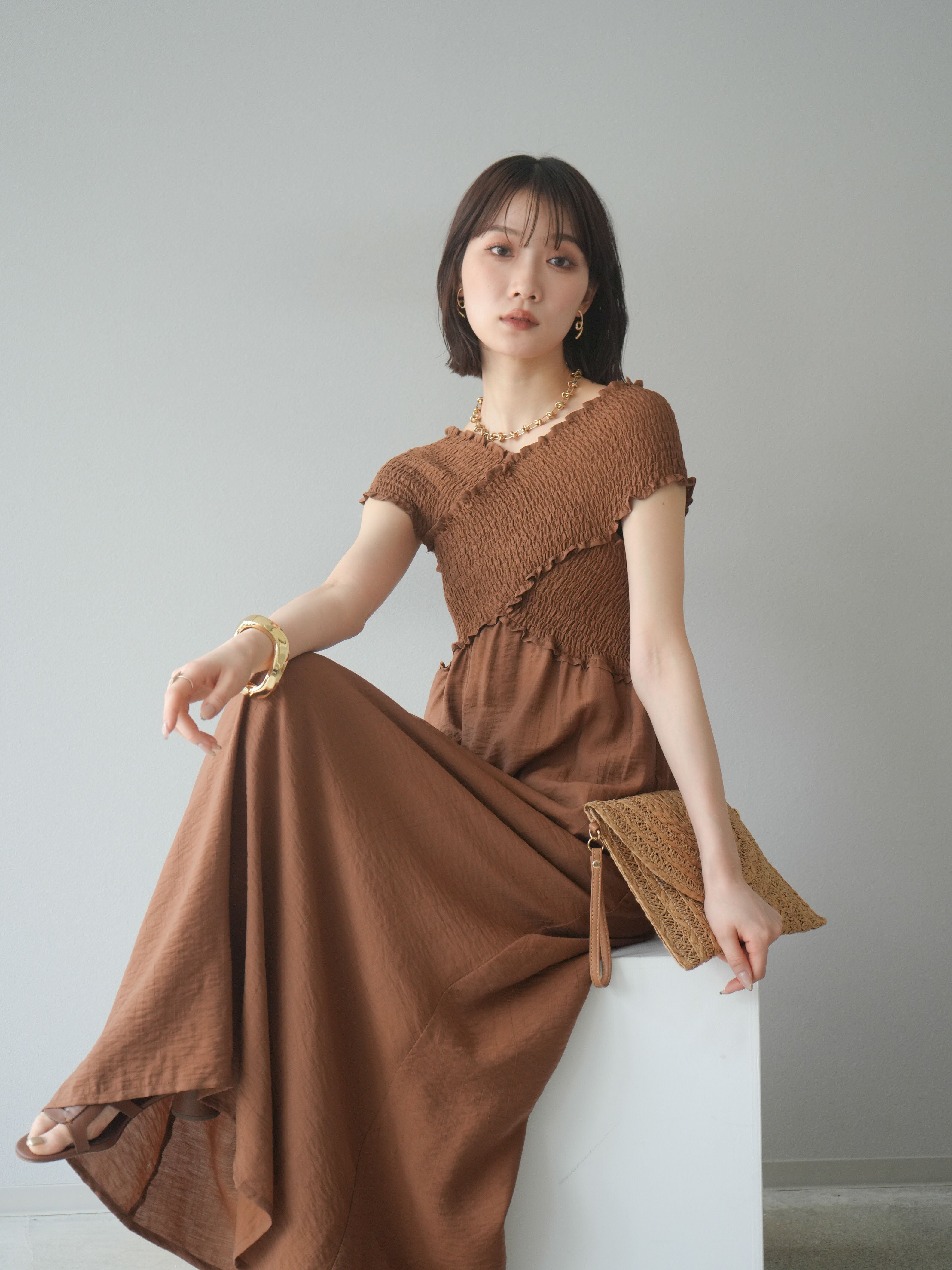 予約]シャーリングクロスワンピース/ブラウン – Lumier