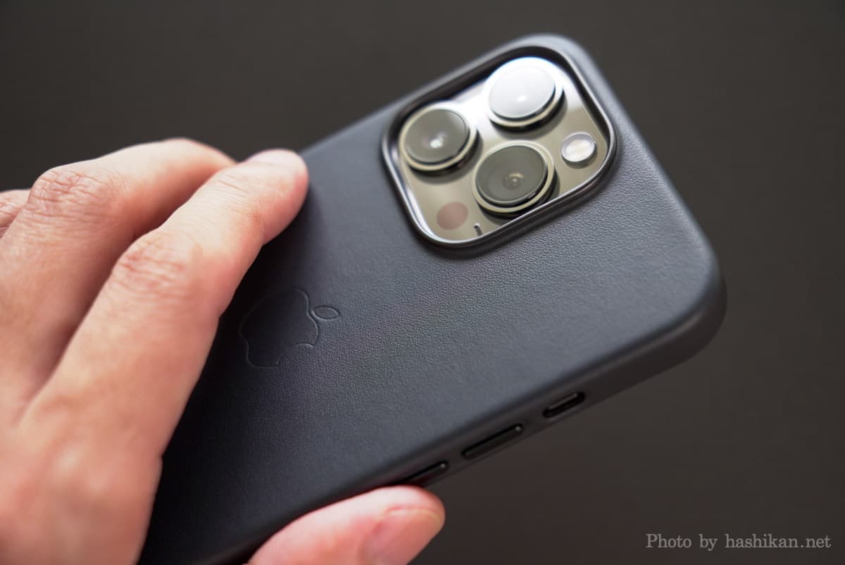 iPhone 13 Pro Apple純正レザーケース ミッドナイト レビュー | 装着前