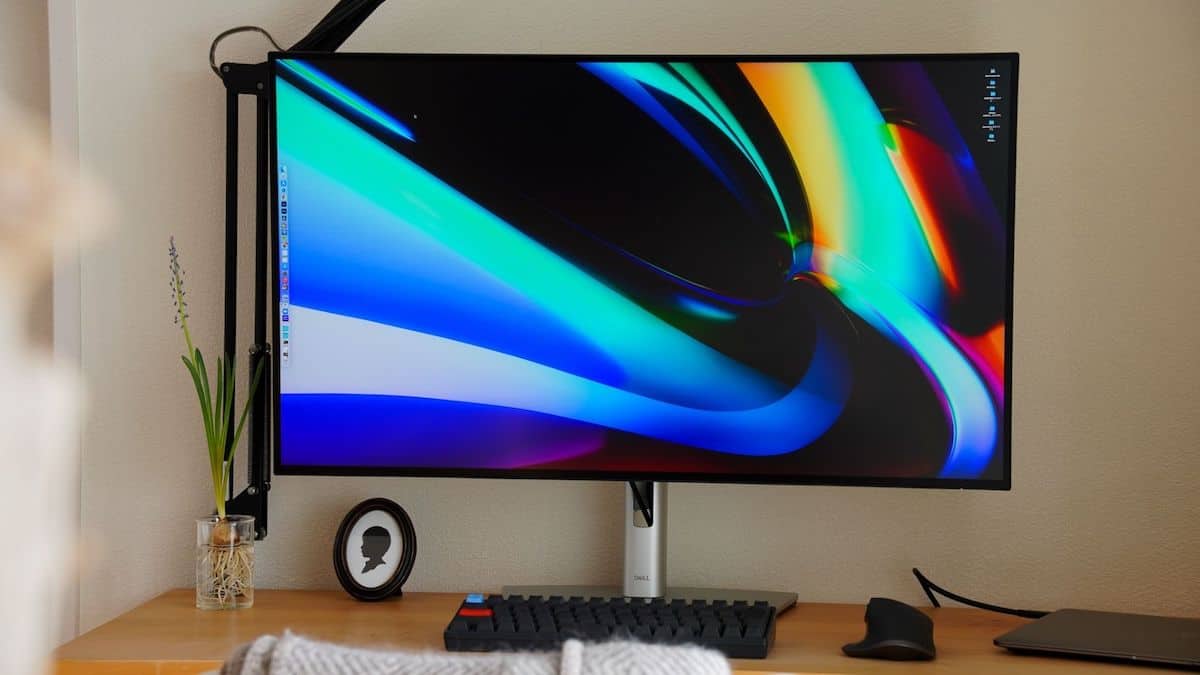 DELL U3223QE レビュー】深い黒! コントラスト比2000:1を実現するIPS