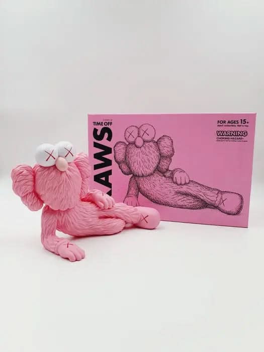 KAWS – Time Off Pink (2023) | Vinyl Sculpture – LYNART STORE