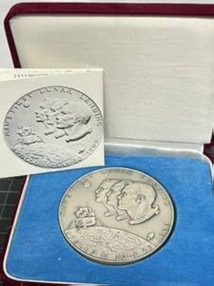Amazon.co.jp: アポロ11号 純銀製 150g 大型メダル 月面着陸記念 1969