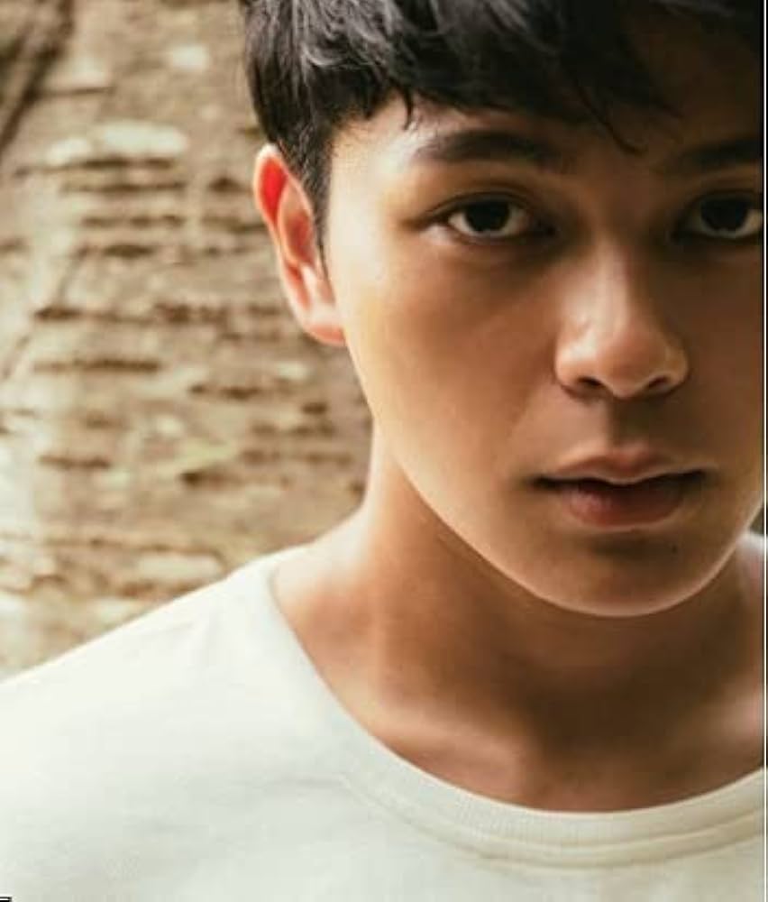 Amazon.co.jp: 眞栄田郷敦 1st Photo Book「natural」 : ユニバーサル