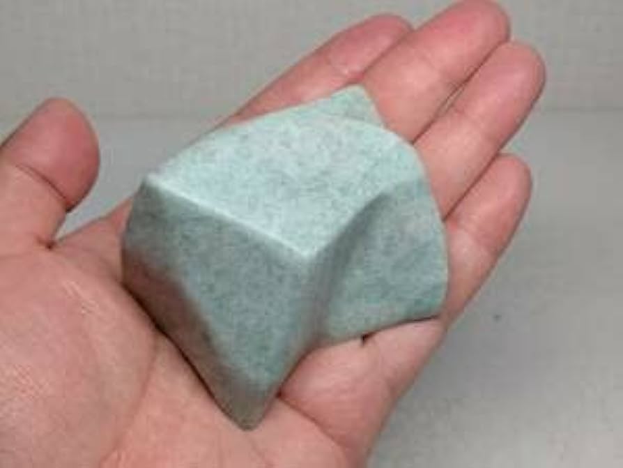 Amazon.co.jp: 青緑 217g 翡翠 原石 ヒスイ 鉱物 鑑賞石 糸魚川 水石