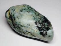 Amazon.co.jp: 親不知 395g 翡翠 原石 ヒスイ 鉱物 鑑賞石 糸魚川 水石