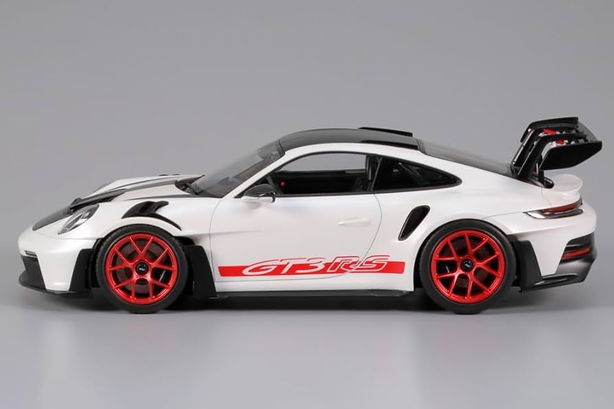 Amazon.com: TAMIYA 1/24 Porsche 911 GT3 RS 992 TAM24370 : Arts