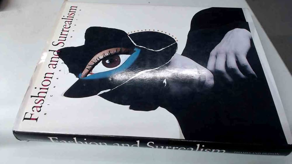 Amazon.co.jp: Fashion and Surrealism : Martin, Richard: 洋書