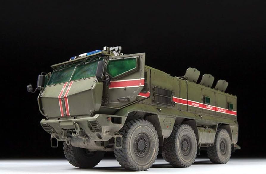 Amazon | ズベズダ 1/35 ロシア陸軍 装輪装甲車 タイフーン-K