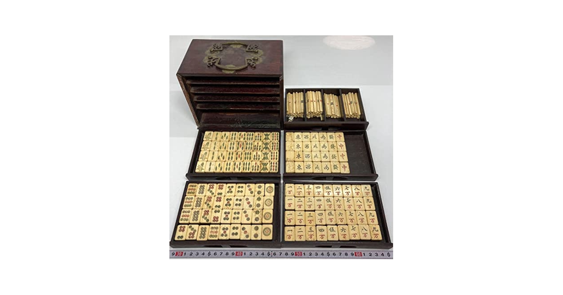 80年ほど前の上質鹿の骨材と竹材の麻雀牌セット木製の箱付き全種完備