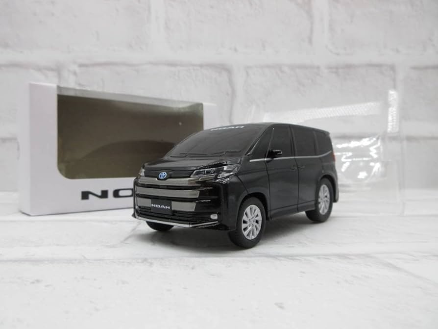 Amazon | ミニカー トヨタ 新型ノア NOAH グリッターブラックガラス