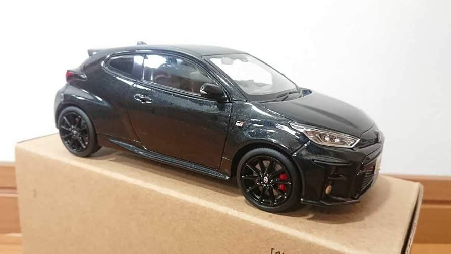 Amazon | トヨタGRヤリス 130 カラーサンプルミニカー プレシャス