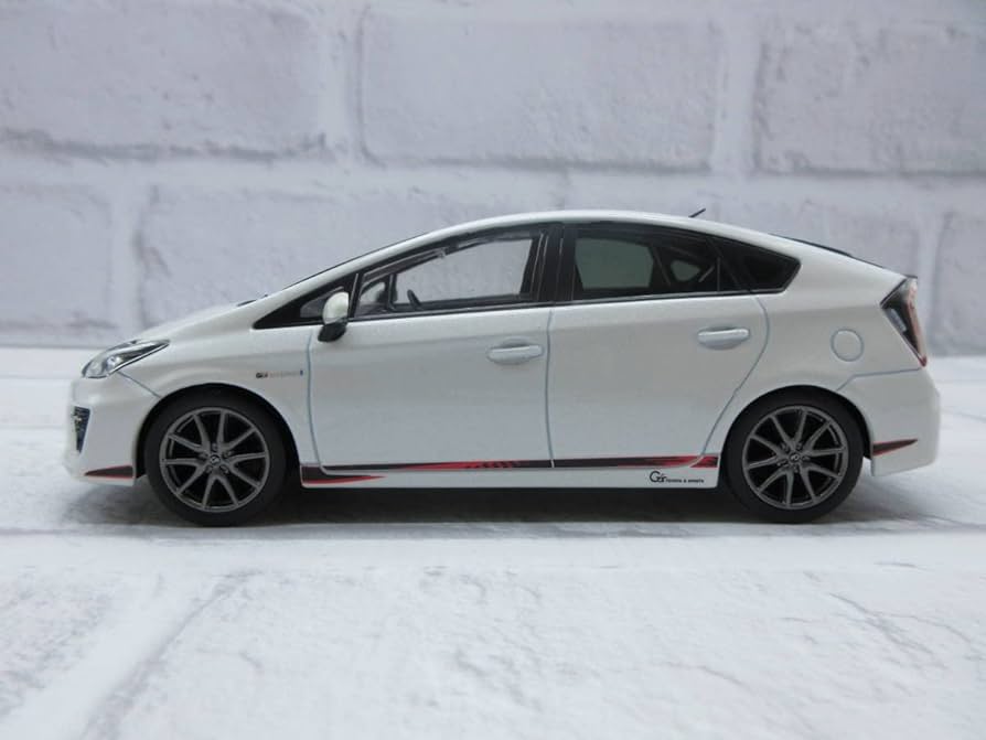 Amazon | ミニカー 1/30 トヨタ プリウス G's ホワイトパール