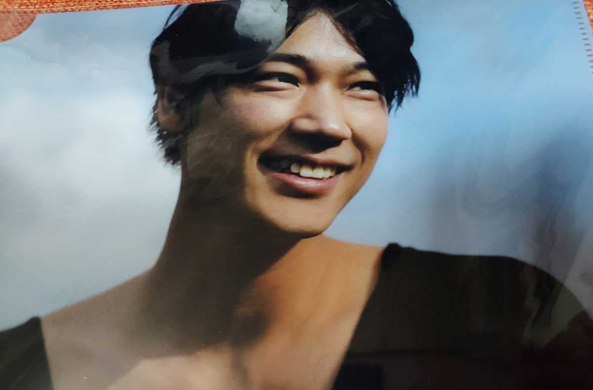 Amazon.co.jp: 綾野剛 裸にしたい男 RUN GO RUN クリアファイル