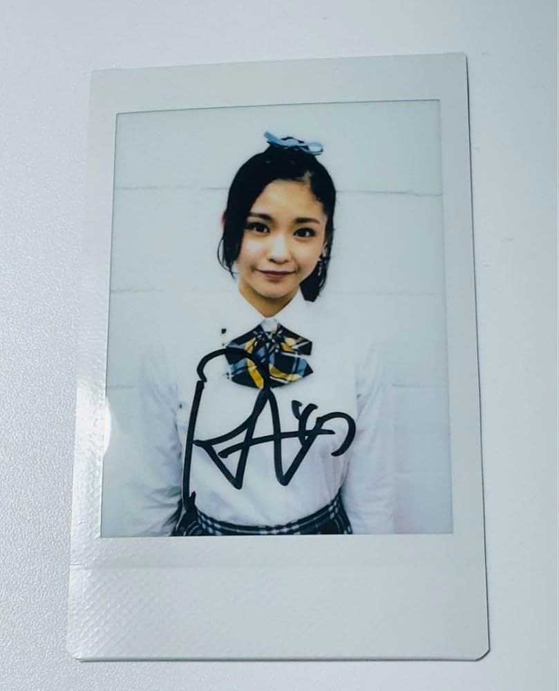 Amazon.co.jp: MEI ミーアイ 石井蘭 直筆サイン入りチェキ : おもちゃ