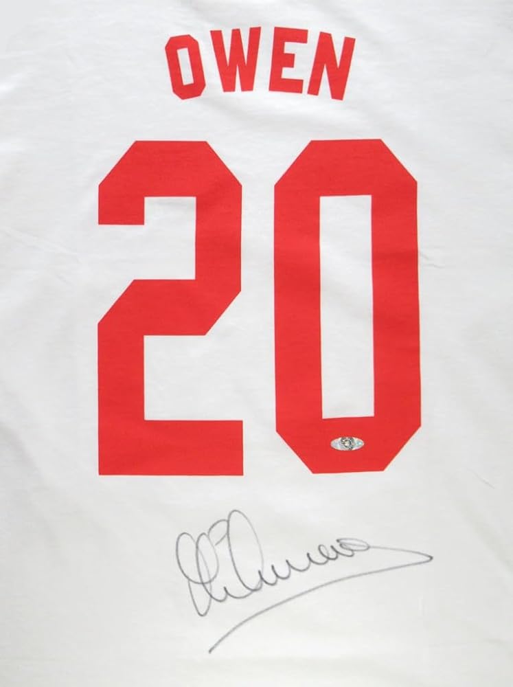 Amazon.co.jp: マイケル・オーウェン 直筆 サイン 入り ユニフォーム