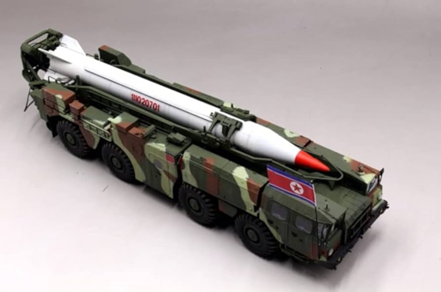 Amazon.com: Trumpeter 1: 35 - Hwasong-5 North Korean Missile