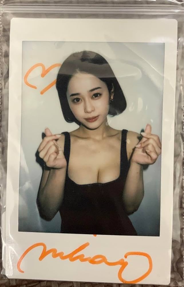 Amazon.co.jp: MINAMO ビキニ祭 直筆サイン入りチェキ : おもちゃ