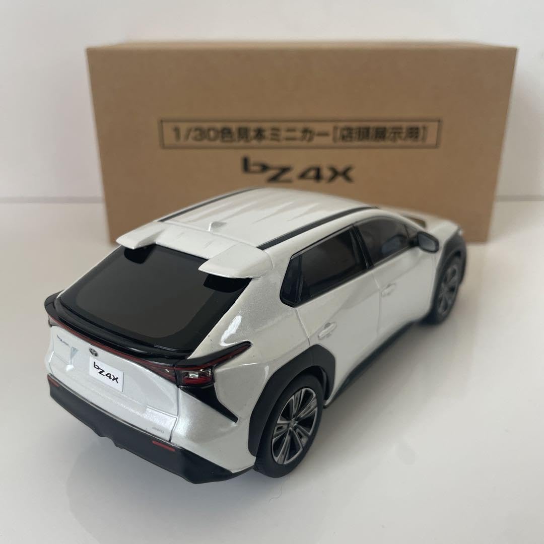 Amazon.co.jp: トヨタ bZ4X ミニカー カラーサンプル プラチナホワイト