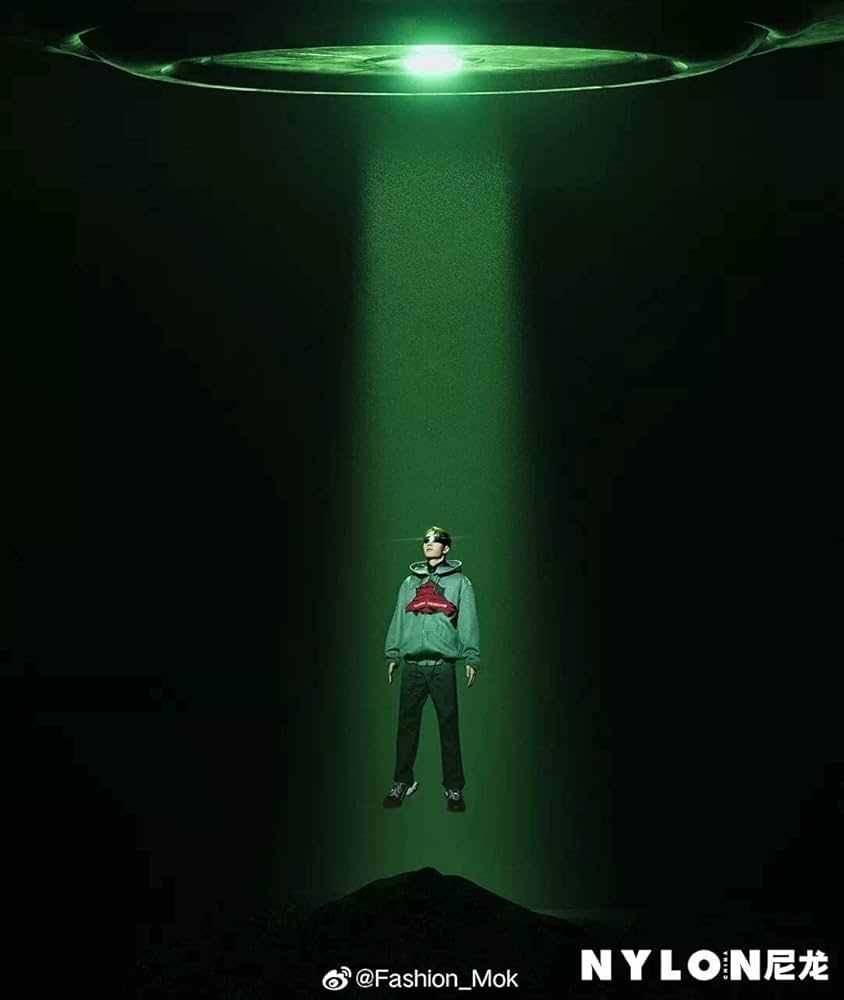 Amazon.co.jp: NYLON CHINA 尼龙 王一博 雑誌 表紙 2019年8月 (中国版