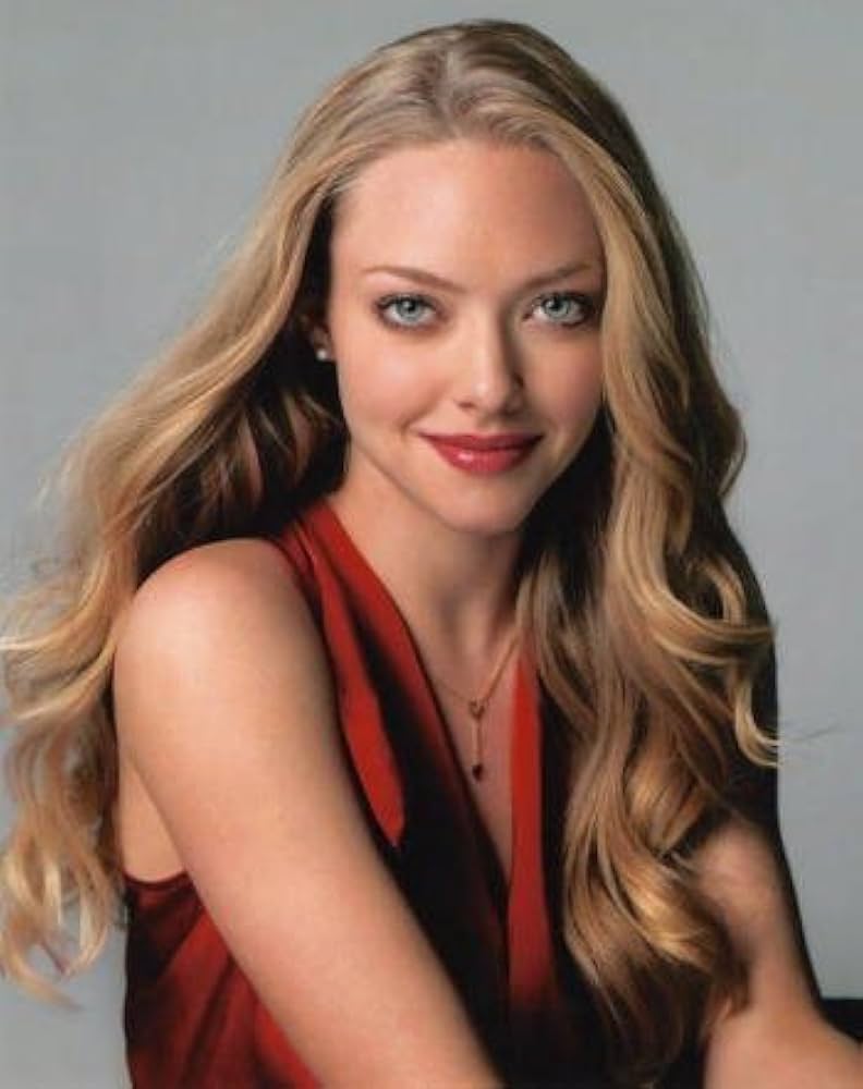 Amazon.co.jp: ブロマイド写真アマンダ・サイフリッド/赤いドレスで