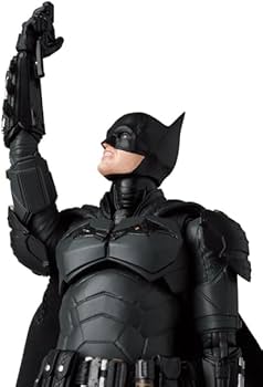 Amazon.com: Batman (2022): The Batman MAFEX Action Figure : Toys