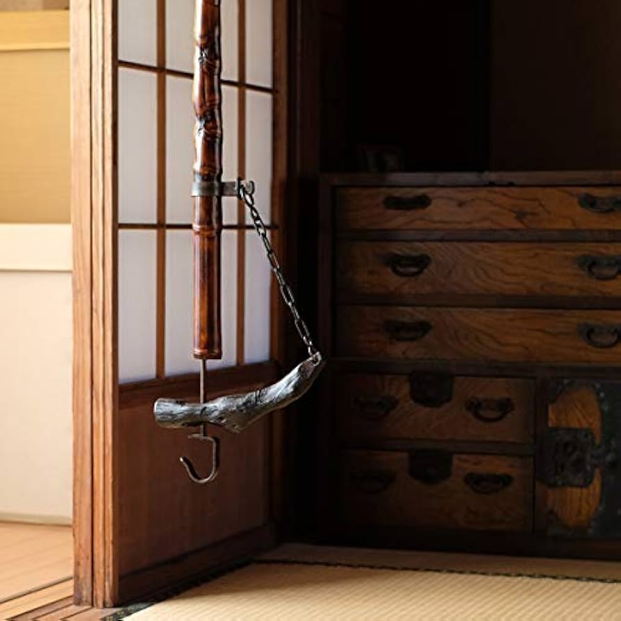 Amazon.co.jp: 囲炉裏 自在鉤 天然竹 漆塗り 小 山中 : ホーム＆キッチン