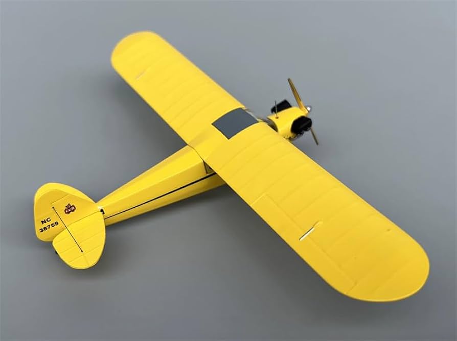 Amazon.com: GeminiJets Piper J-3 CUB NC38759 1:72 Aircraft Pre