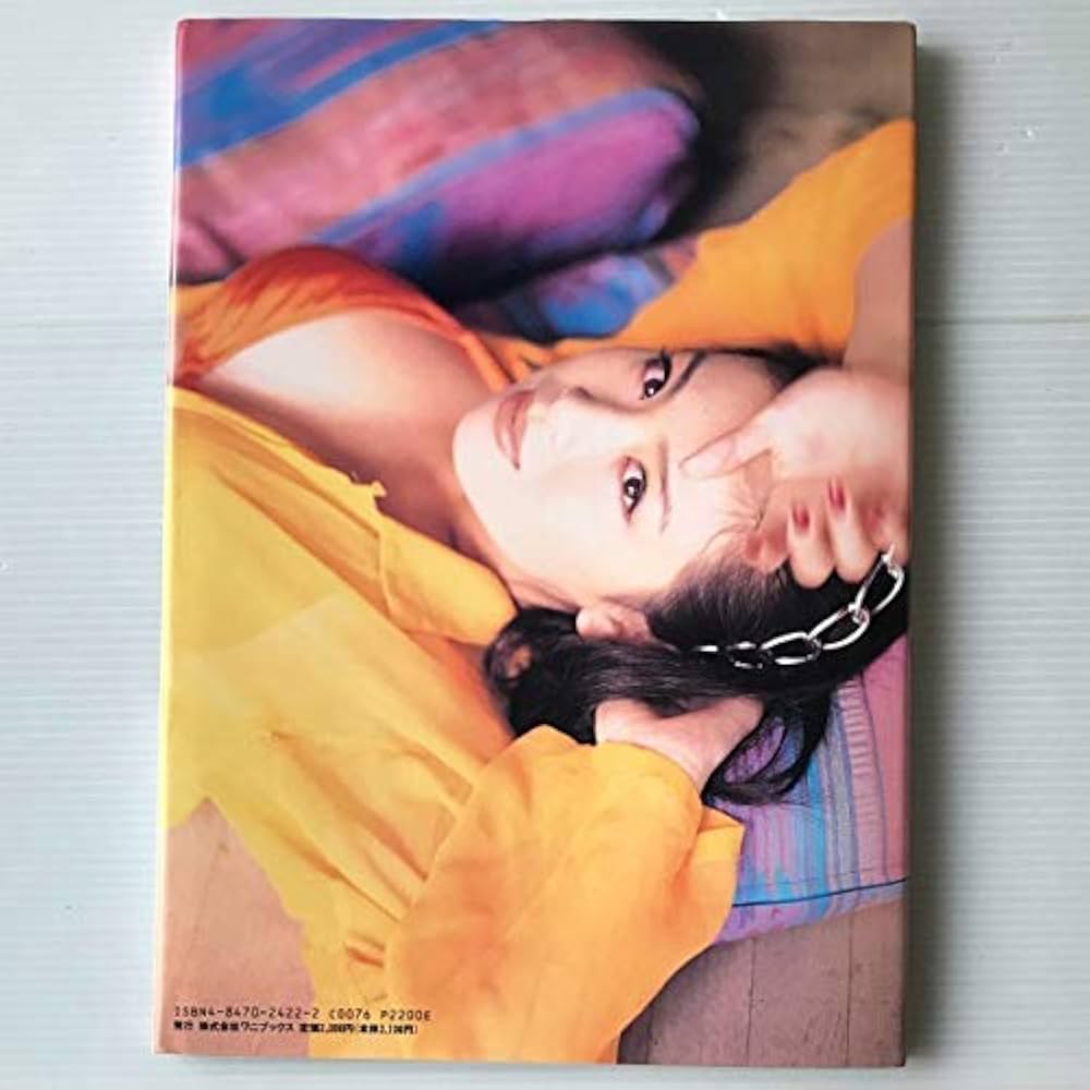 Amazon.co.jp: 雛形あきこ写真集：Honey ハニー ビジュアルクイーン : 本