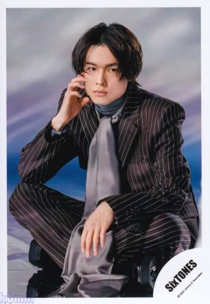 Amazon.co.jp: Six TONES 公式 生 写真（松村北斗）ST00811 : おもちゃ