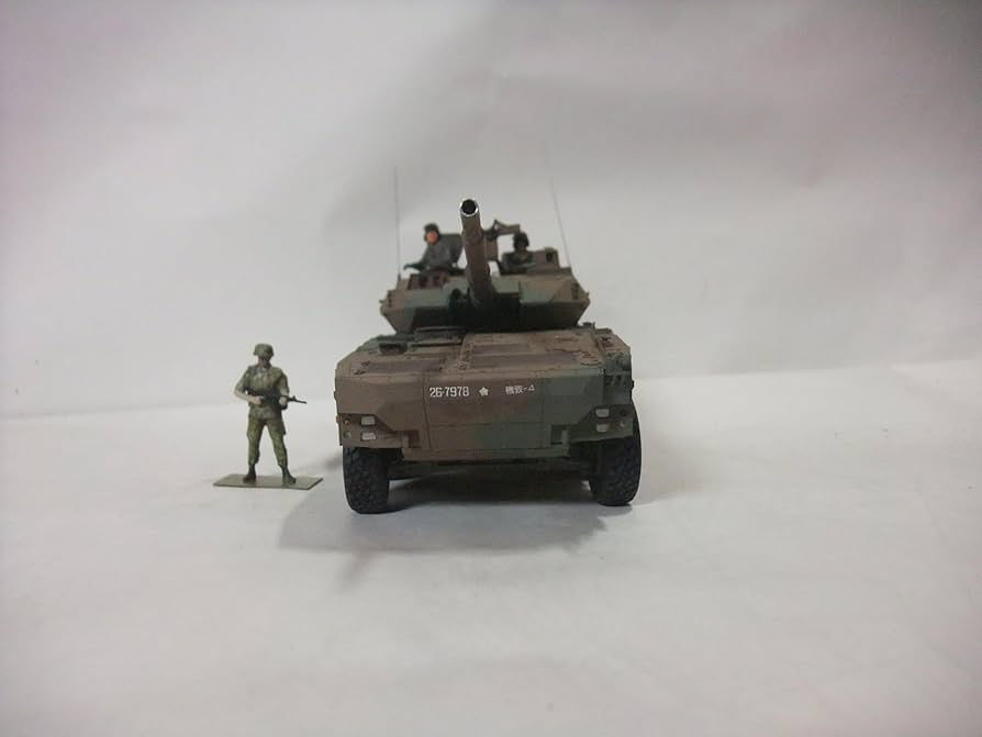 Amazon | 完成品 陸上自衛隊16式機動戦闘車 35分1サイズ