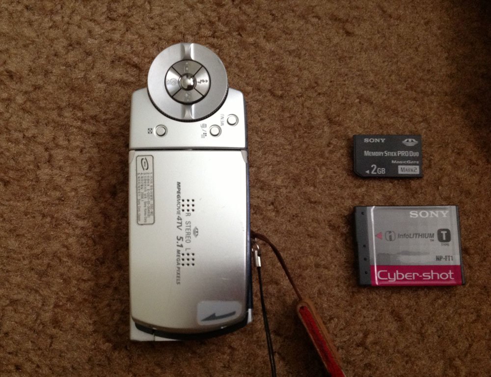 Amazon.com : Sony Cybershot DSC-M2 5.1MP Digital Camera with 3x