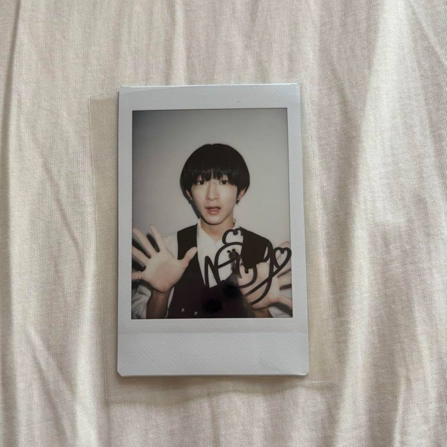 Amazon.co.jp: 紀田直哉 MAZZEL NAOYA サイン入りチェキ : おもちゃ